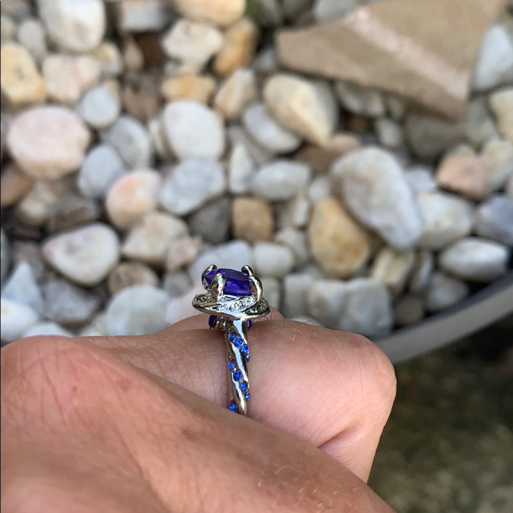 Silver-tone Blue Stone Costume Ring 👠 - Picture 5 of 10